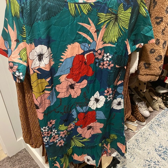 Silky fun dress - Picture 2 of 3